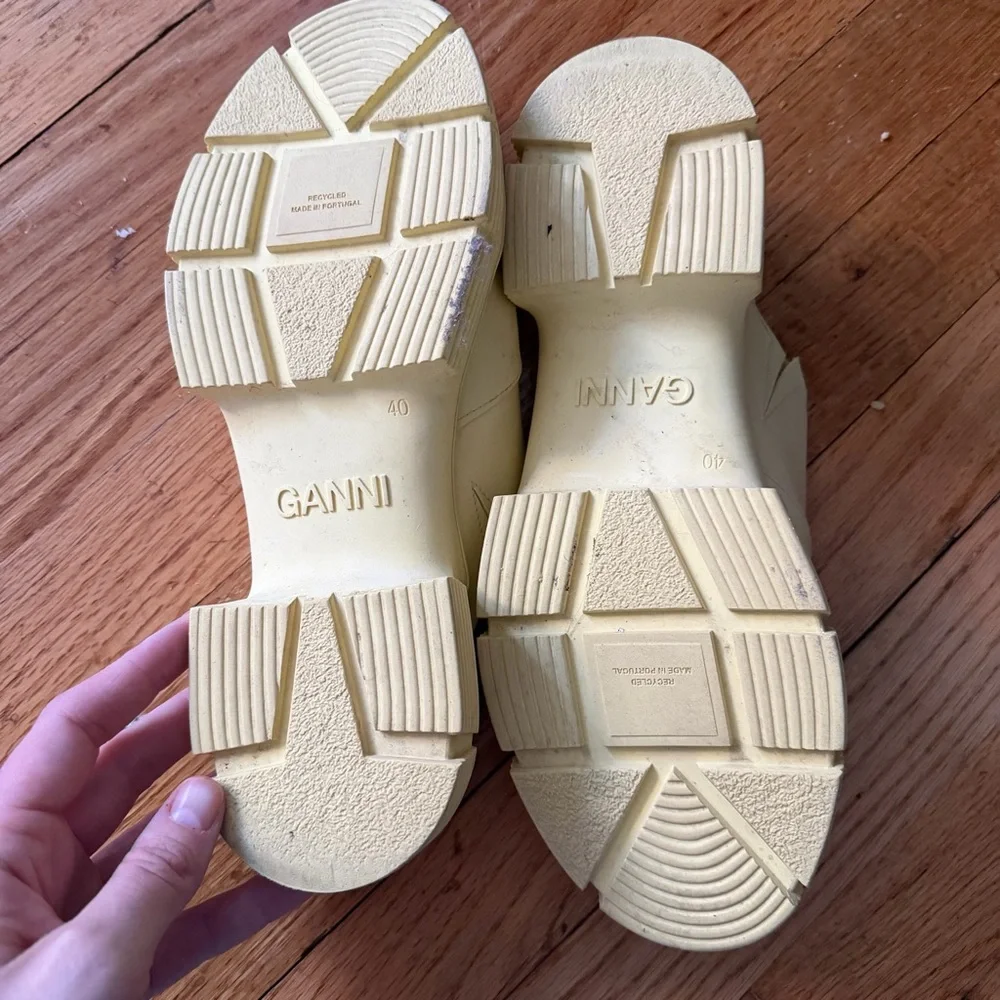GANNI butter yellow clogs - Picture 4 of 5